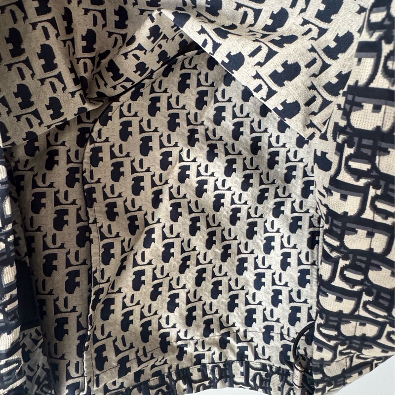 Dior滿版老花上衣-17