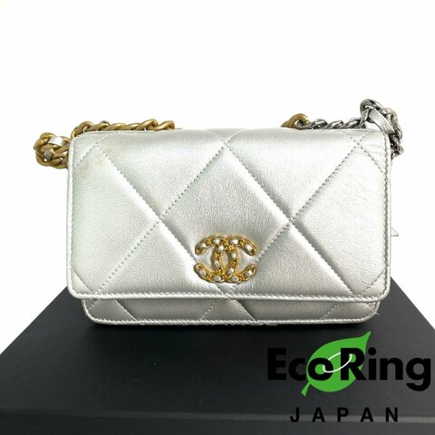 △ Chanel 香奈兒 19 SIlver Lambskin Silver And Gold Tone Metal Ruthenium-Finish Metal Wallet On Chain No.30 19銀色小羊皮銀色和金色金屬鍍釕金屬鎖鏈銀包No.30 - 257022474