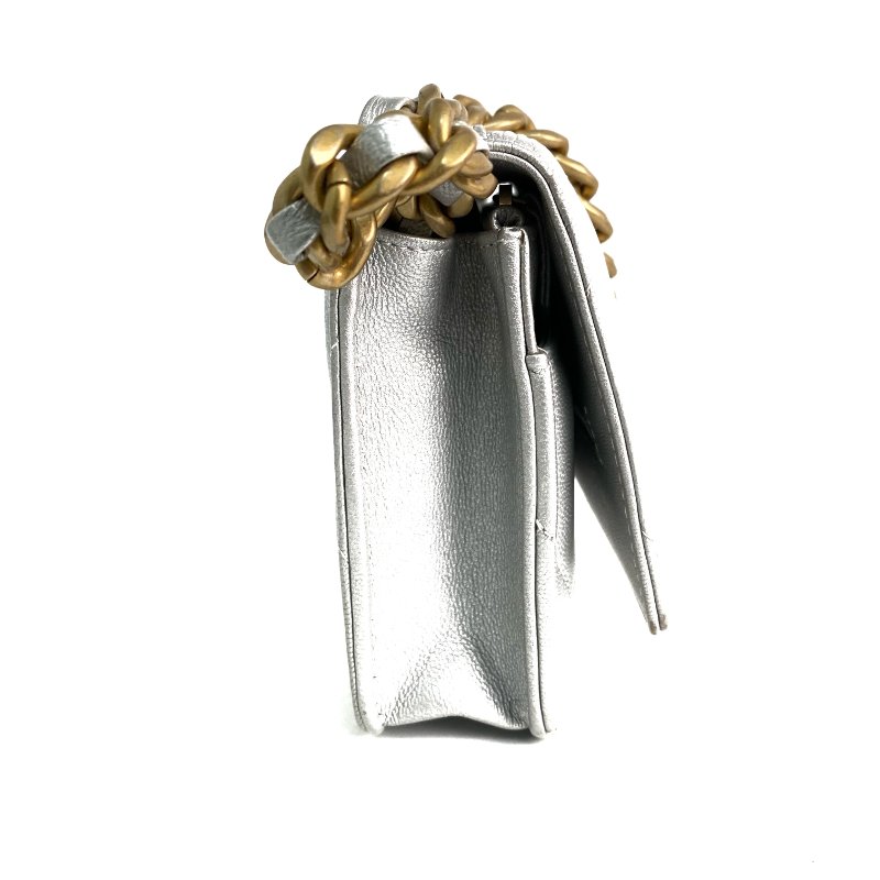 △ Chanel 香奈兒 19 SIlver Lambskin Silver And Gold Tone Metal Ruthenium-Finish Metal Wallet On Chain No.30 19銀色小羊皮銀色和金色金屬鍍釕金屬鎖鏈銀包No.30 - 257022474-4