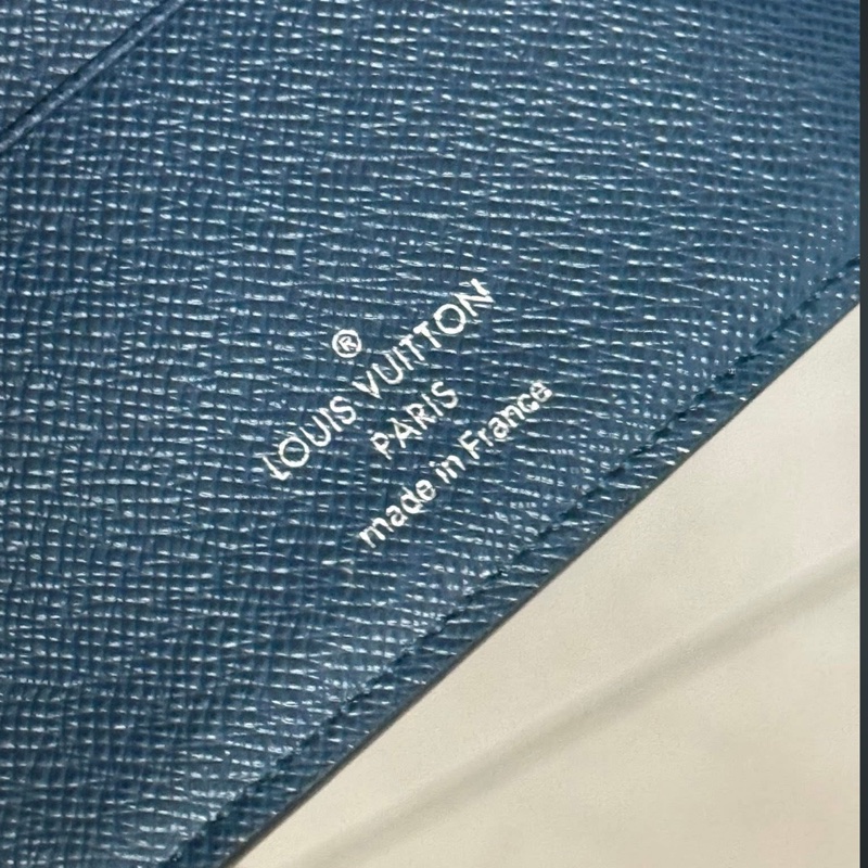 Lv 素面牛皮短夾（有零錢袋）-9