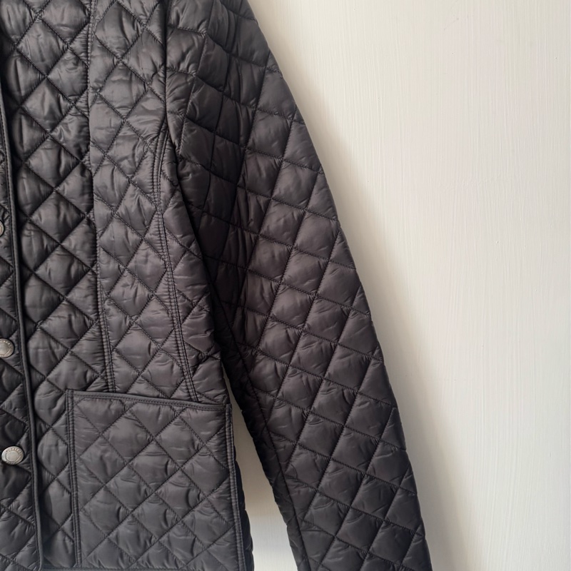 Burberry 黑色內格紋羽絨外套-6