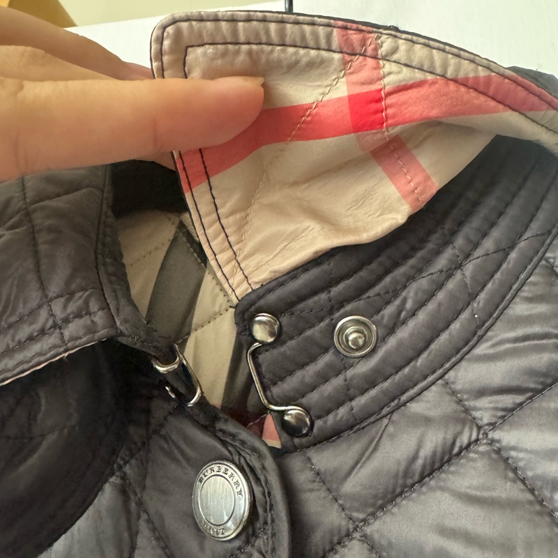 Burberry 黑色內格紋羽絨外套-8
