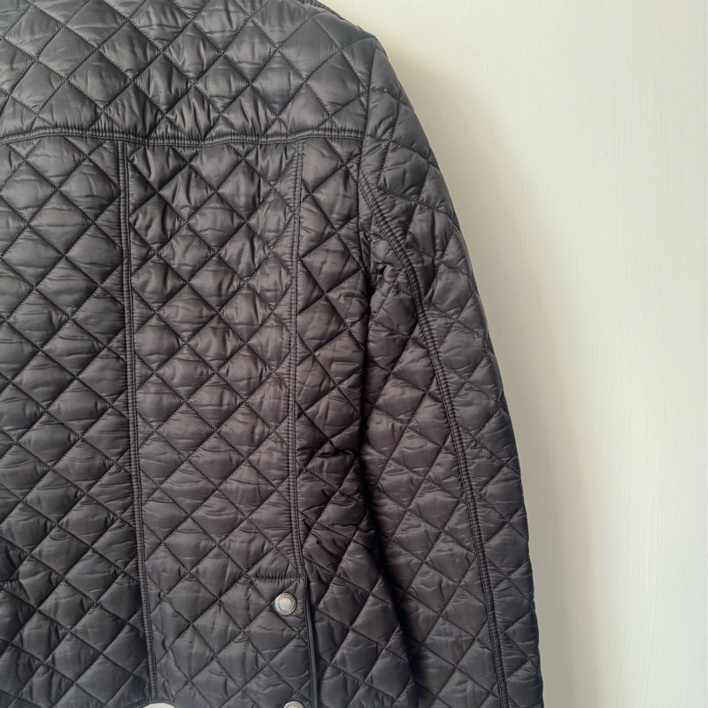 Burberry 黑色內格紋羽絨外套-11