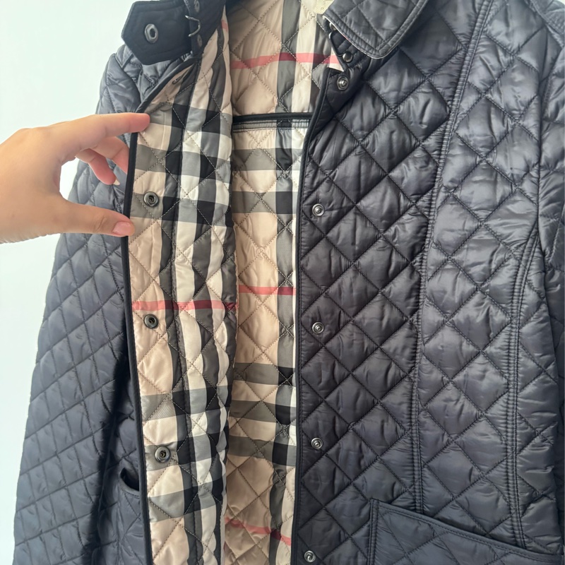 Burberry 黑色內格紋羽絨外套-12