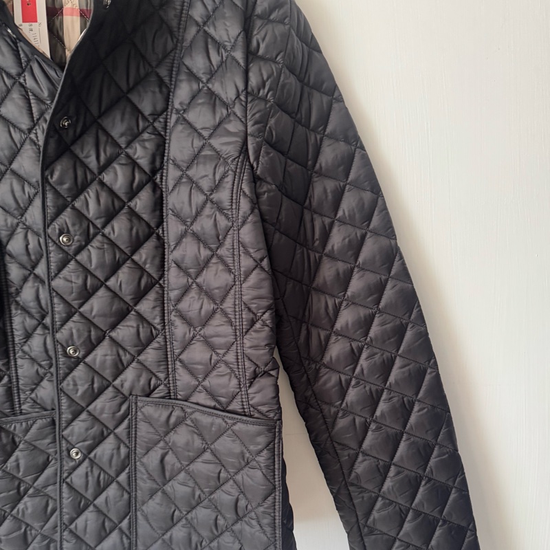 Burberry 黑色內格紋羽絨外套-18