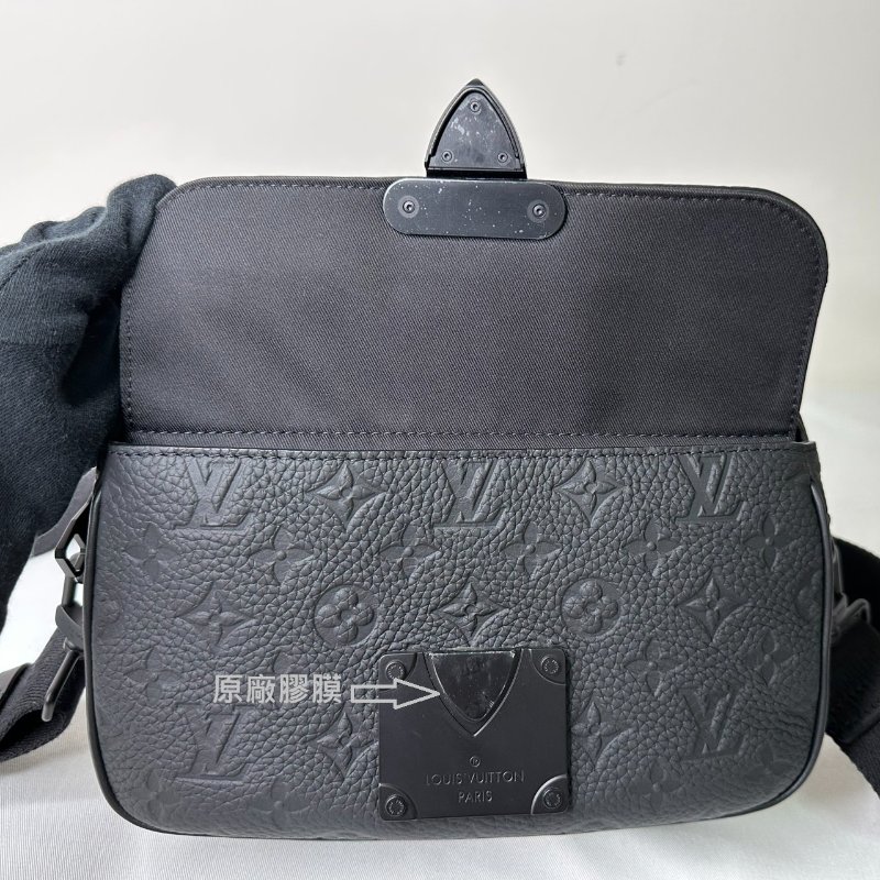 LV 全新S Lock牛皮壓花郵差包-6