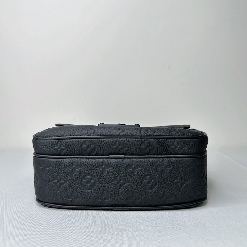 LV 全新S Lock牛皮壓花郵差包-9