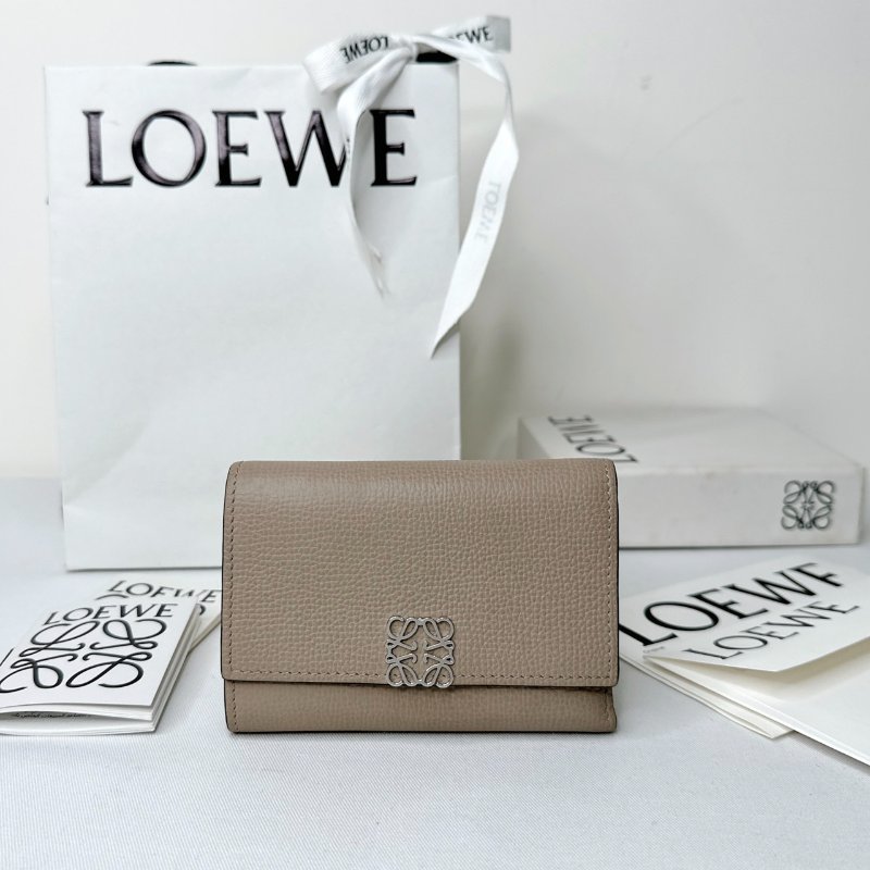 LOEWE Anagram沙色三短夾-0