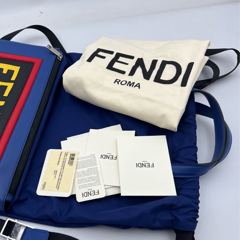 Fendi. 年輕款手提後背輕量兩用帆布包-22