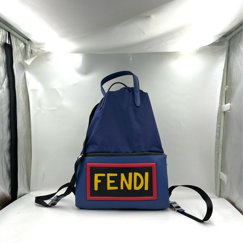 Fendi. 年輕款手提後背輕量兩用帆布包