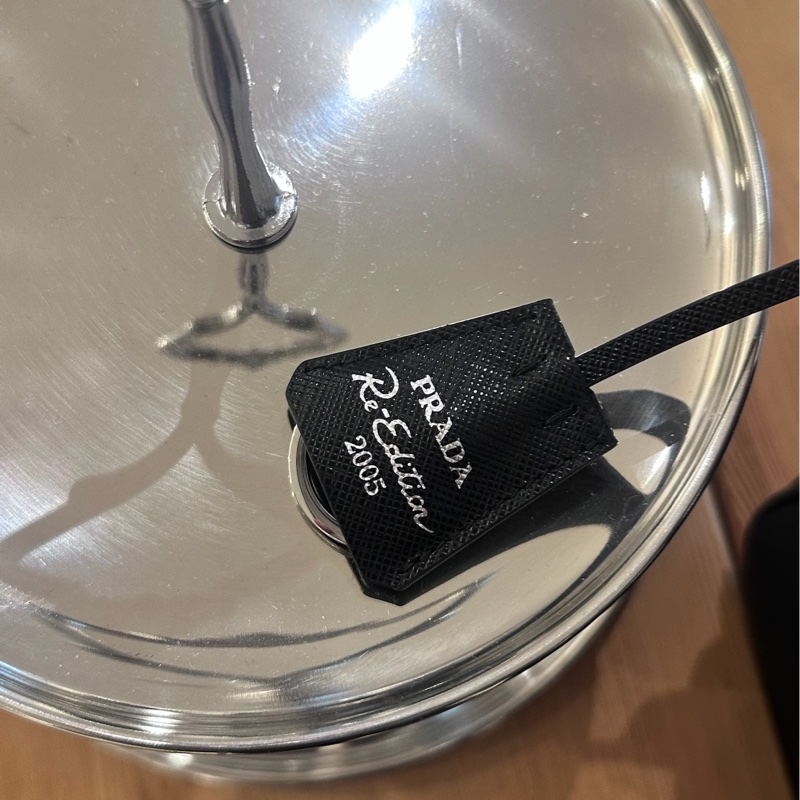 【全🆕】 PRADA Re-Edition hobo 2005 經典銀扣三角標Hobo 腋下包手提包單肩包 迷你 mini-4