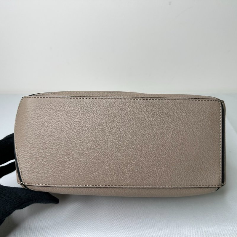 LOEWE Puzzle 粒面小牛皮小款手提包-8