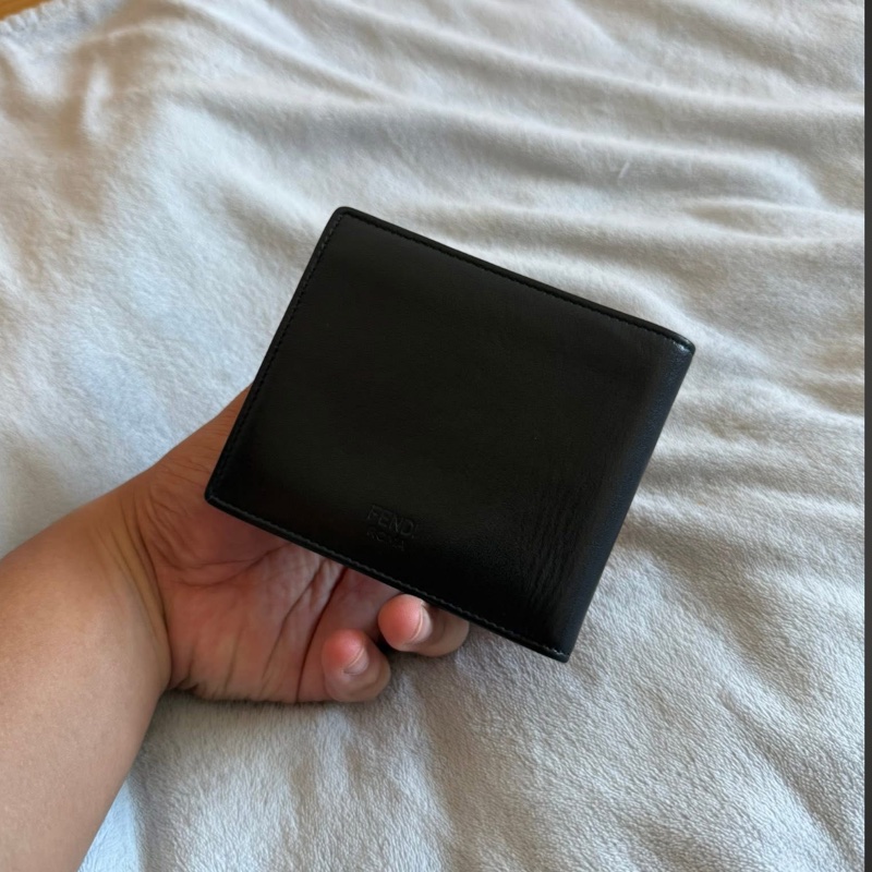 Fendi怪獸眼睛黑色牛皮對折短夾-1