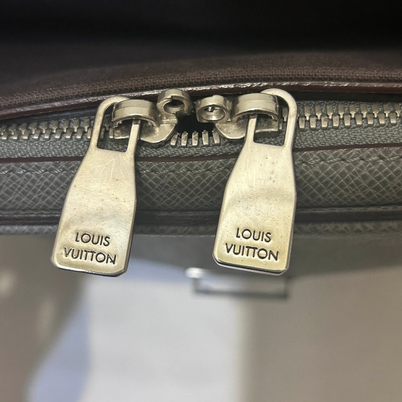 LV灰色全皮Taiga提背二用公事包(GM)-12