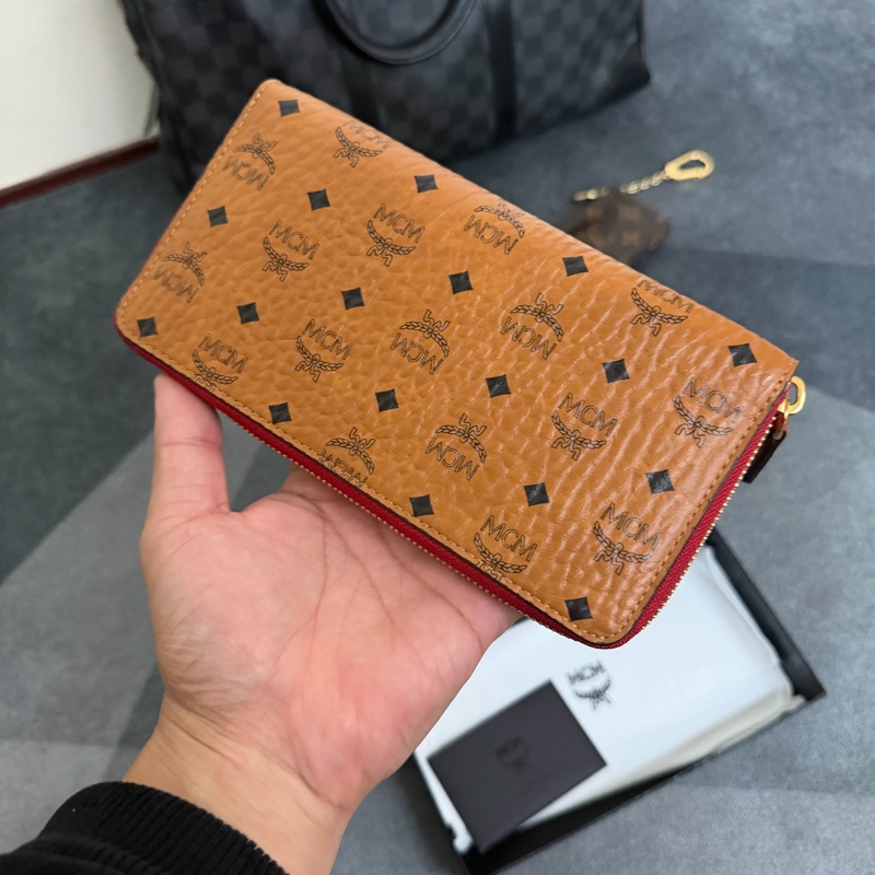 MCM 印滿徽標LOGO 12卡拉鍊長夾-1
