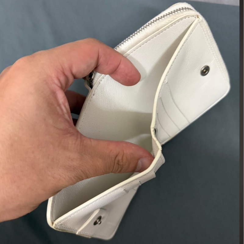 巴黎世家 白色拉鍊零錢卡包-7