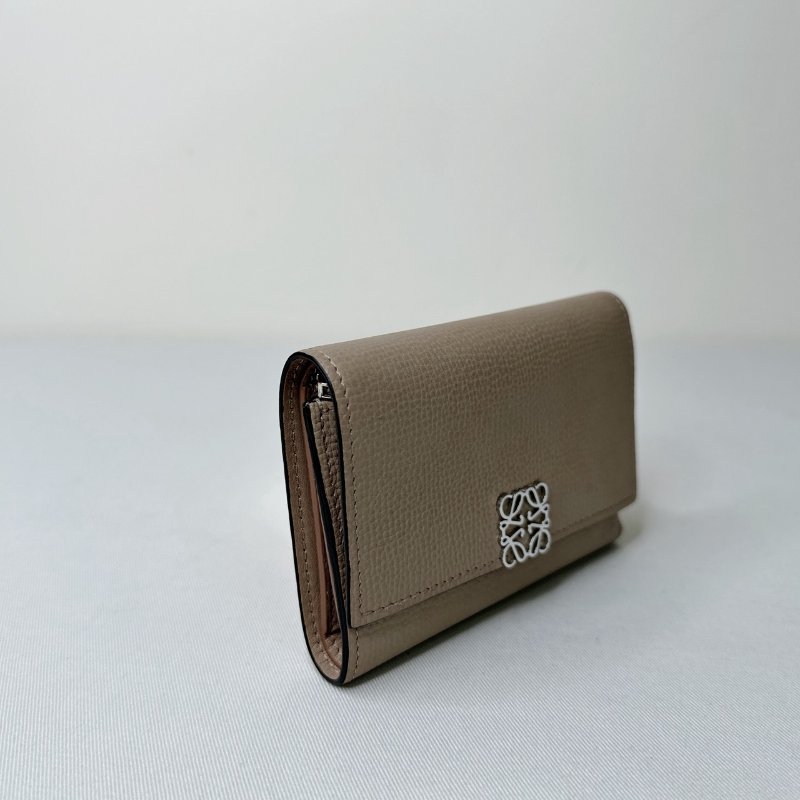 LOEWE Anagram沙色三短夾-3