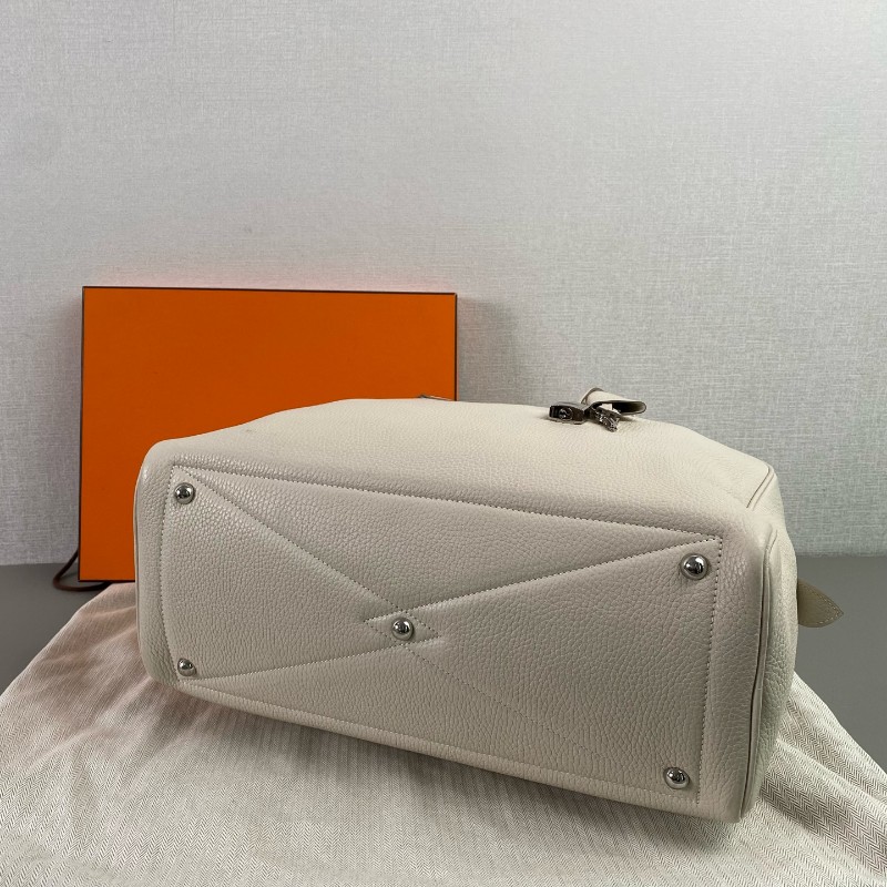 HERMES 奶昔白維多利亞36 手提包-4