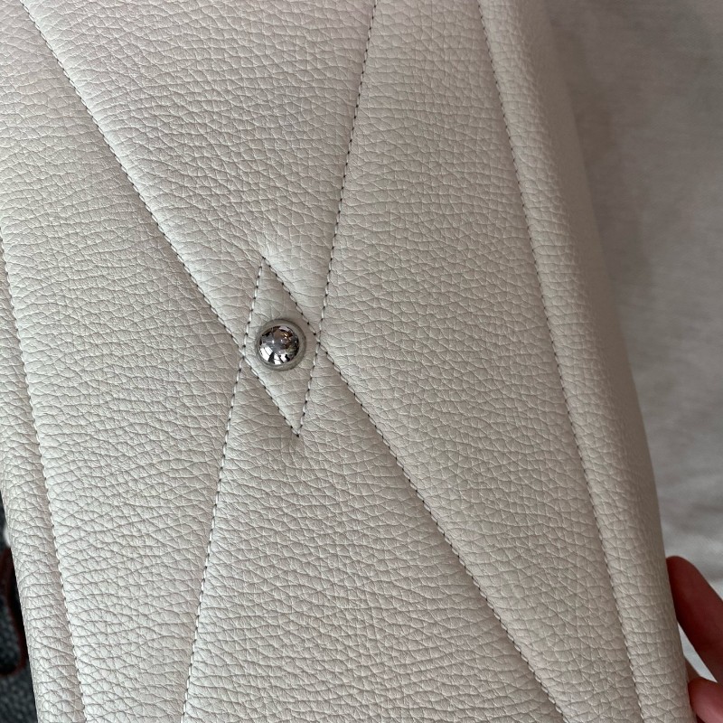 HERMES 奶昔白維多利亞36 手提包-14