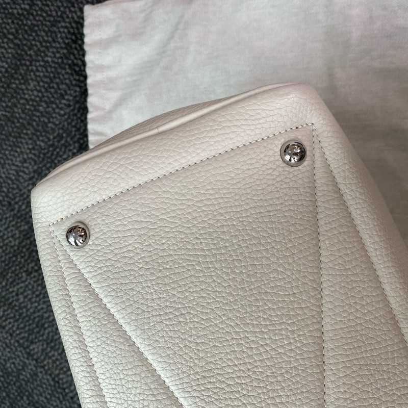 HERMES 奶昔白維多利亞36 手提包-15