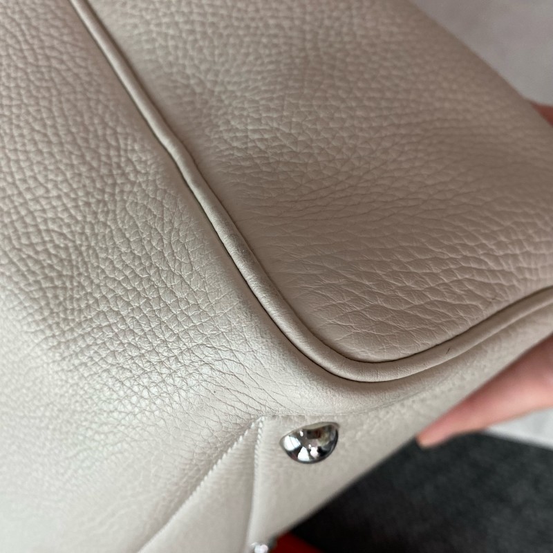 HERMES 奶昔白維多利亞36 手提包-16