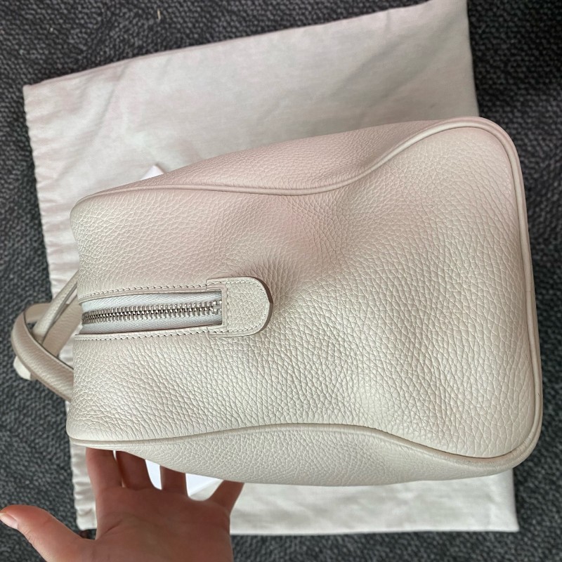 HERMES 奶昔白維多利亞36 手提包-17