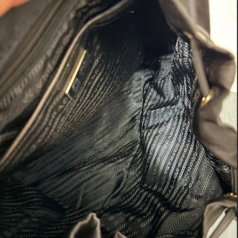 Prada 後背包(中號）-10