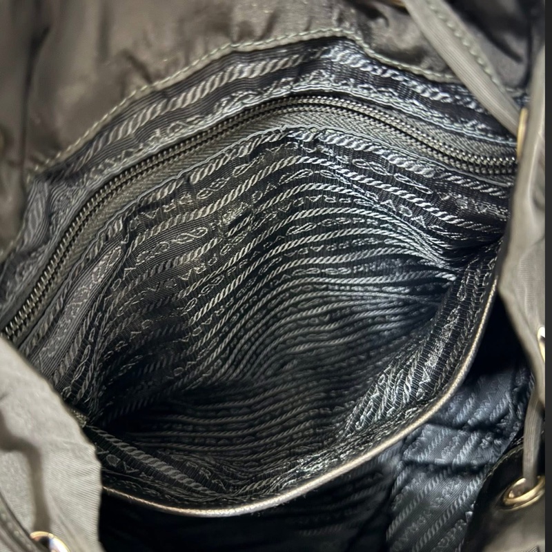 Prada 後背包(中號）-12