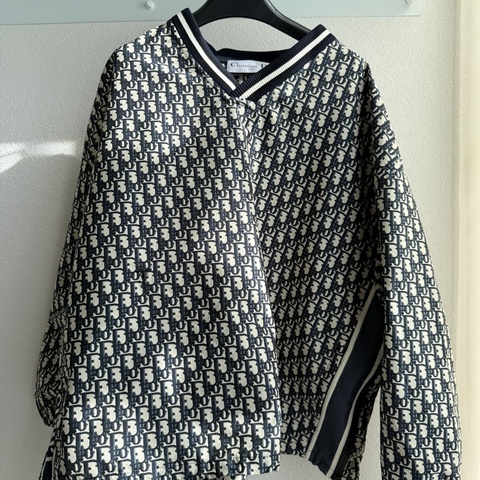 DIor 全新～～ 上衣～～～ 真心可以買 買十萬