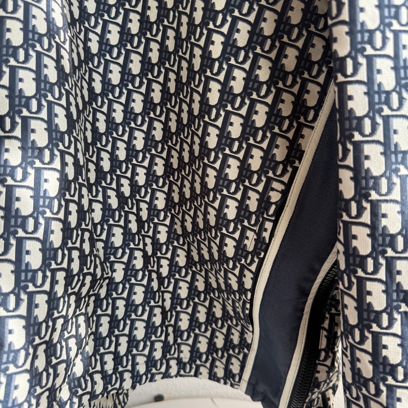 DIor 全新～～ 上衣～～～ 真心可以買 買十萬-1