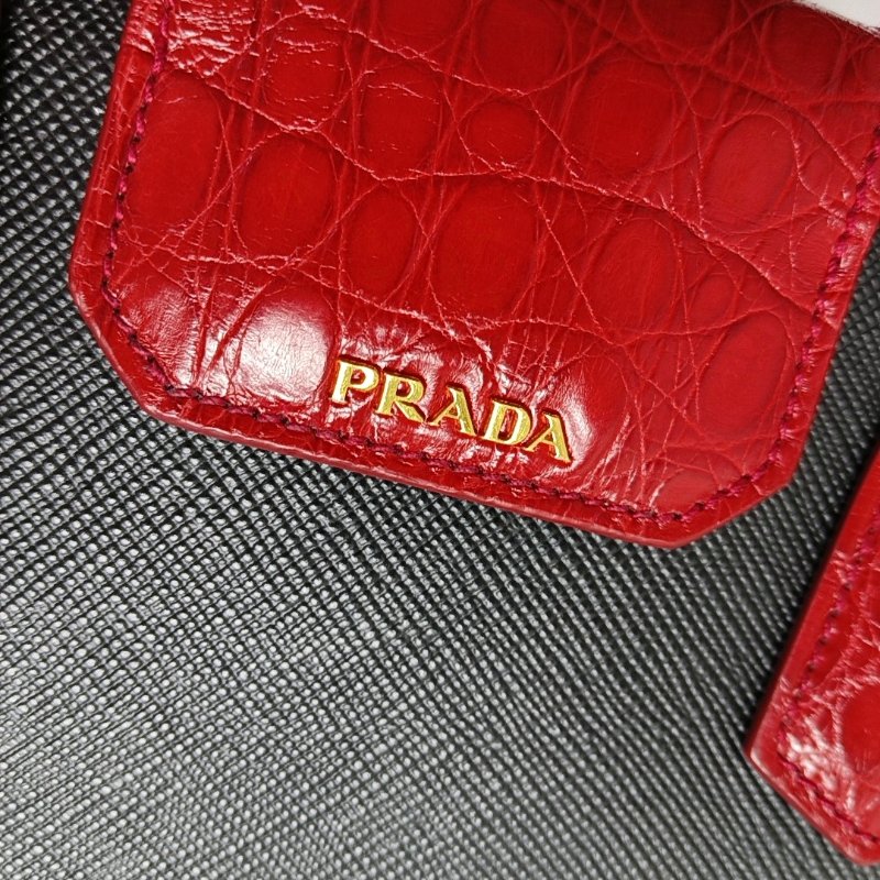 PRADA Double黑色牛皮十字紋單肩包 金色五金 可拆卸肩帶-9