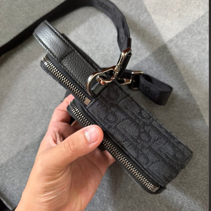 Dior經典黑緹花手機包-3