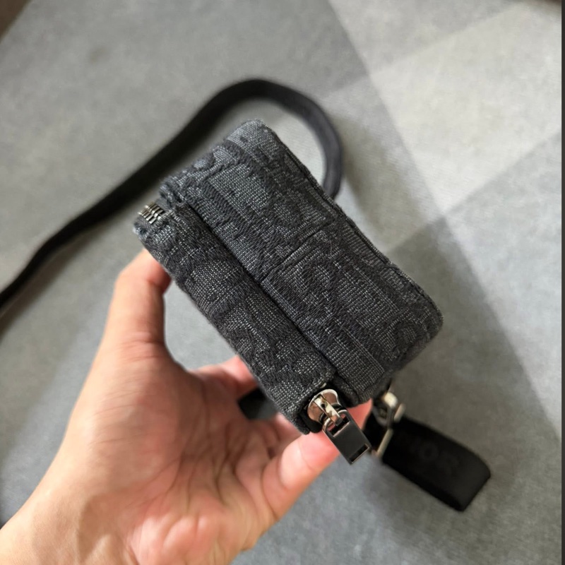 Dior經典黑緹花手機包-4