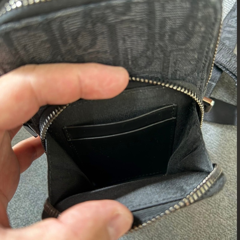 Dior經典黑緹花手機包-9