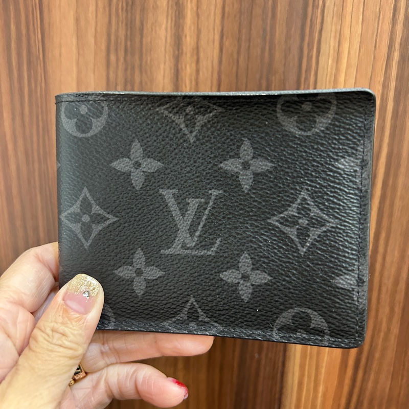 LV 黑灰原花對開5卡交叉短夾-0