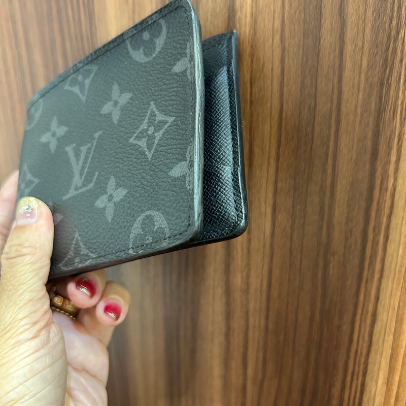 LV 黑灰原花對開5卡交叉短夾-3