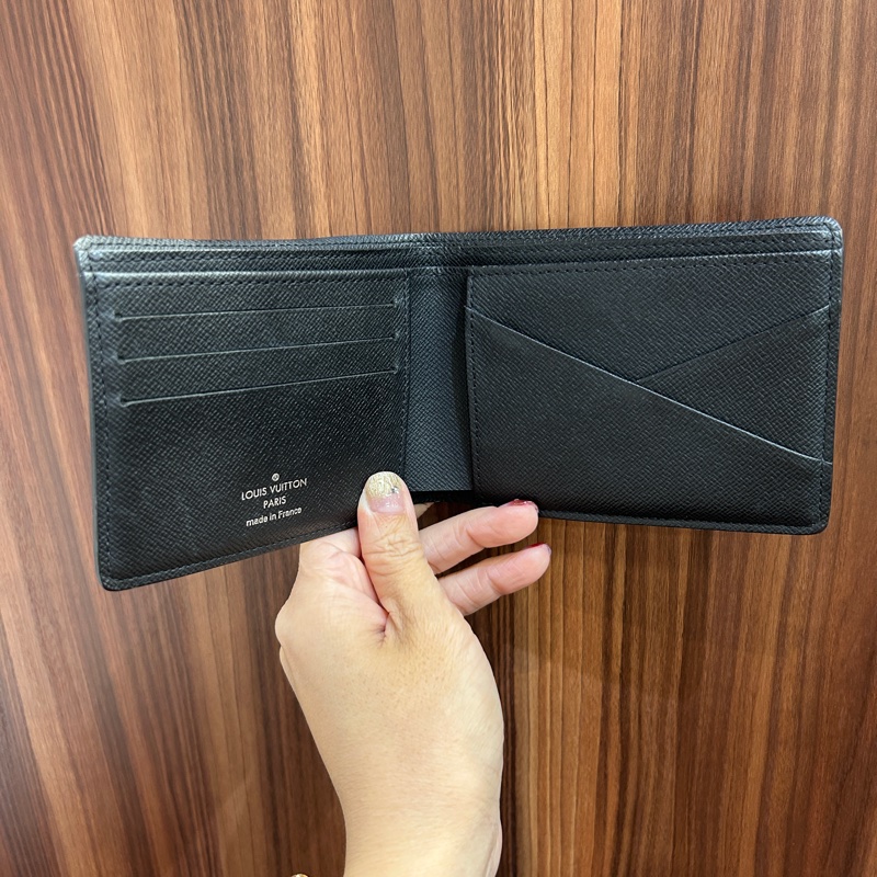 LV 黑灰原花對開5卡交叉短夾-6