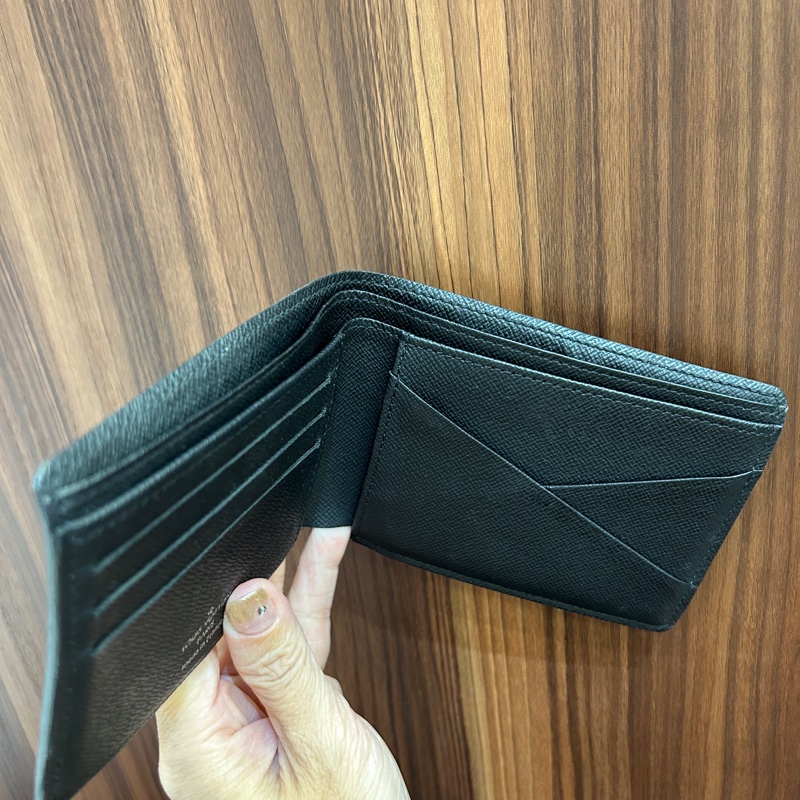 LV 黑灰原花對開5卡交叉短夾-7