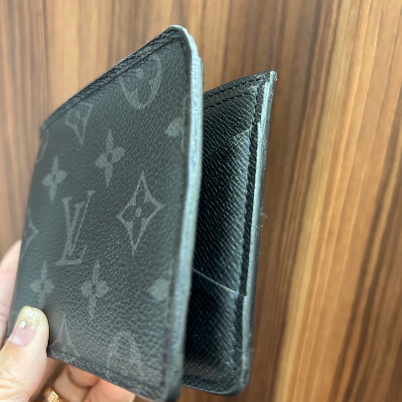 LV 黑灰原花對開5卡交叉短夾-8