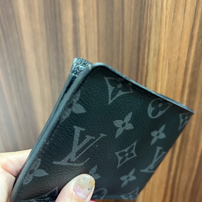 LV 黑灰原花對開5卡交叉短夾-9