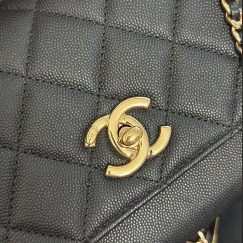 Chanel 黑色荔枝牛皮金釦郵差包 小號-2