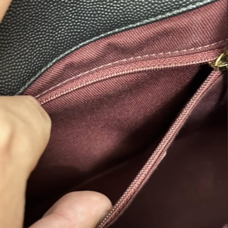 Chanel 黑色荔枝牛皮金釦郵差包 小號-13