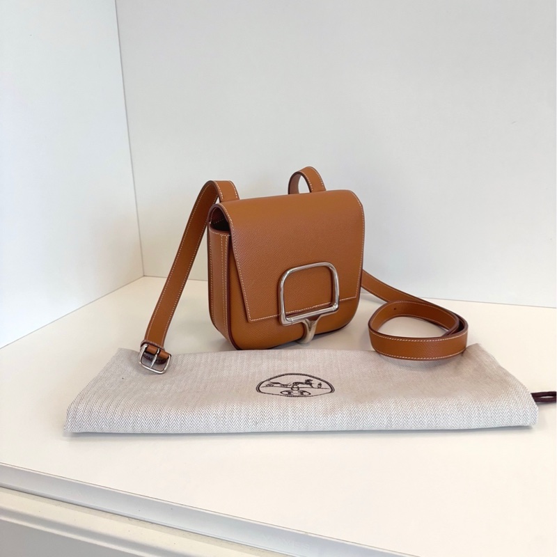 【99新🆕】Hermes 金棕mini Della屁桃屁股包 新晉個性款低調🈶品位 經典愛馬仕馬蹄元素銀扣開合 Z刻 epsom皮 斜挎包-1