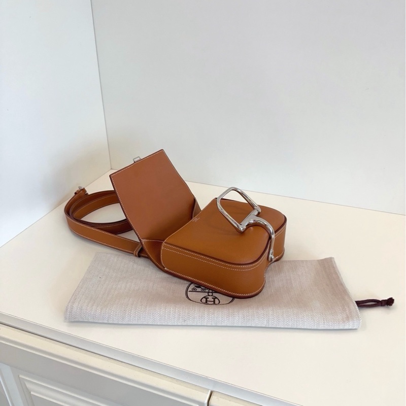 【99新🆕】Hermes 金棕mini Della屁桃屁股包 新晉個性款低調🈶品位 經典愛馬仕馬蹄元素銀扣開合 Z刻 epsom皮 斜挎包-5