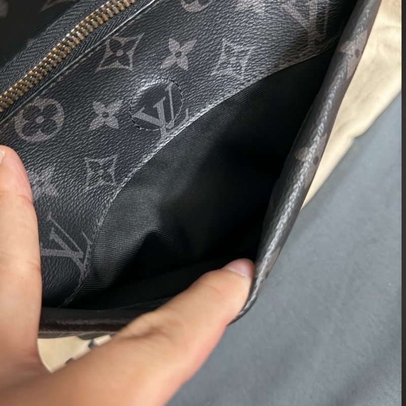 Lv 黑花後背包（M43186）-10