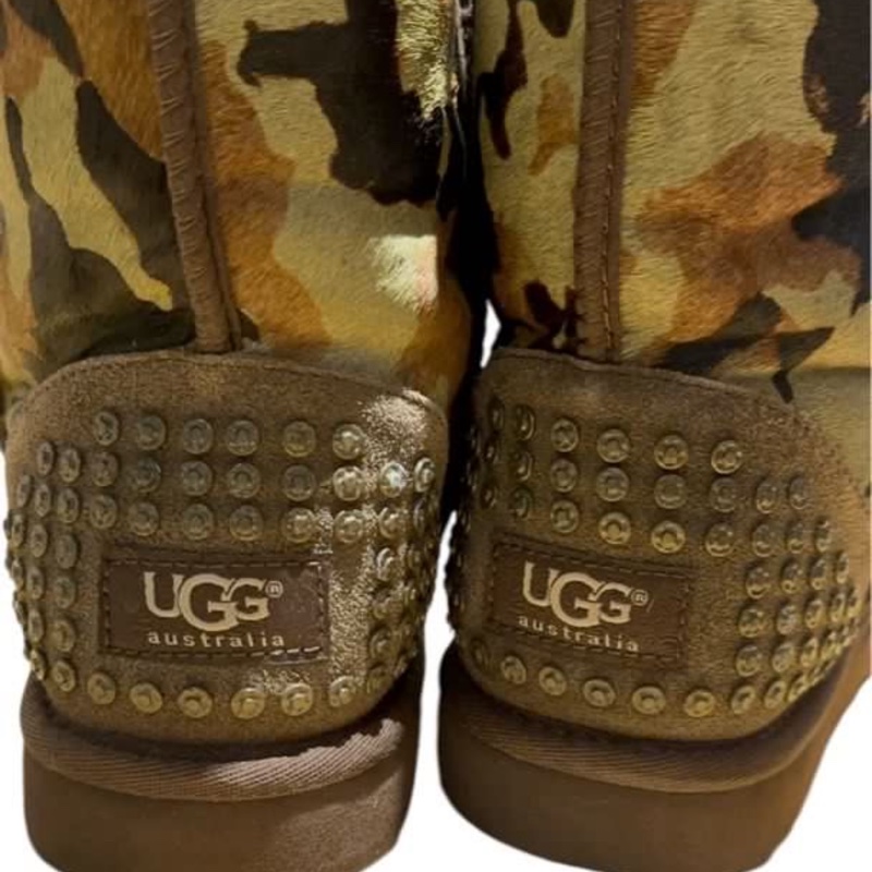 UGG迷彩馬毛卯釘短靴-0