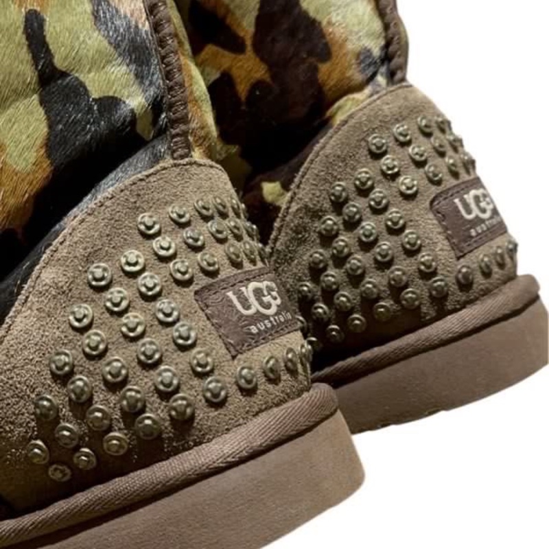 UGG迷彩馬毛卯釘短靴-1