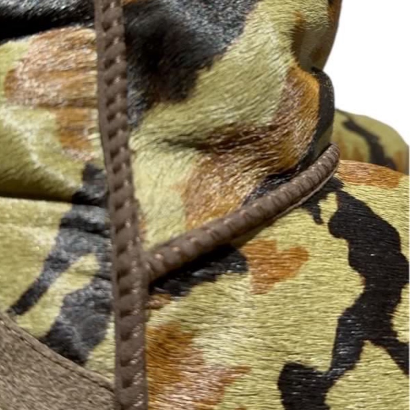 UGG迷彩馬毛卯釘短靴-4