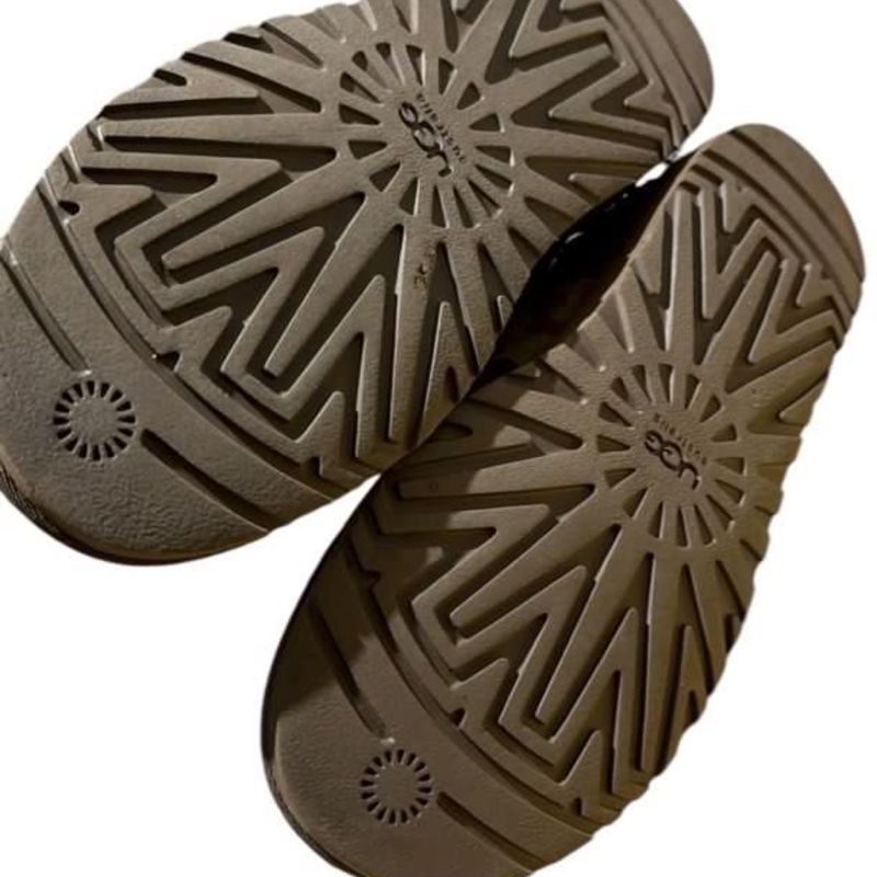 UGG迷彩馬毛卯釘短靴-5