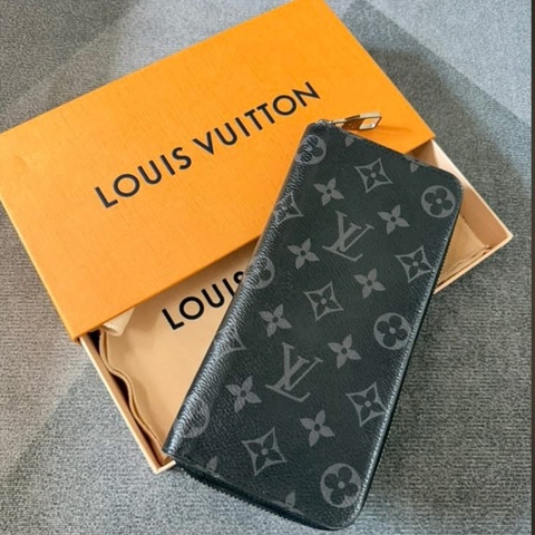 Lv黑花拉鍊長夾